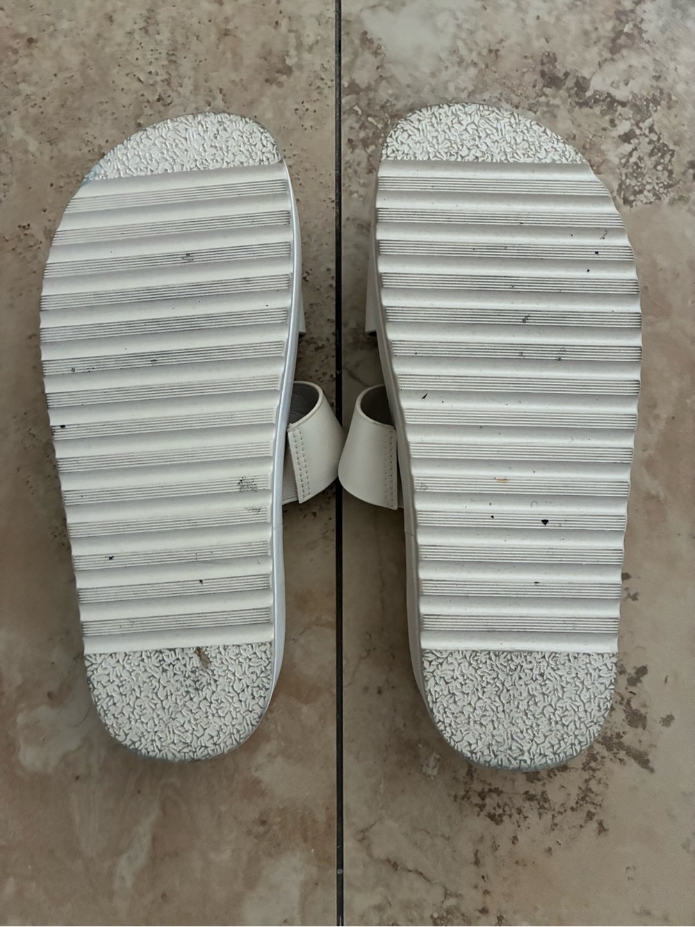 Steve Madden White Slide Sandals 9M - Picture 4 of 9